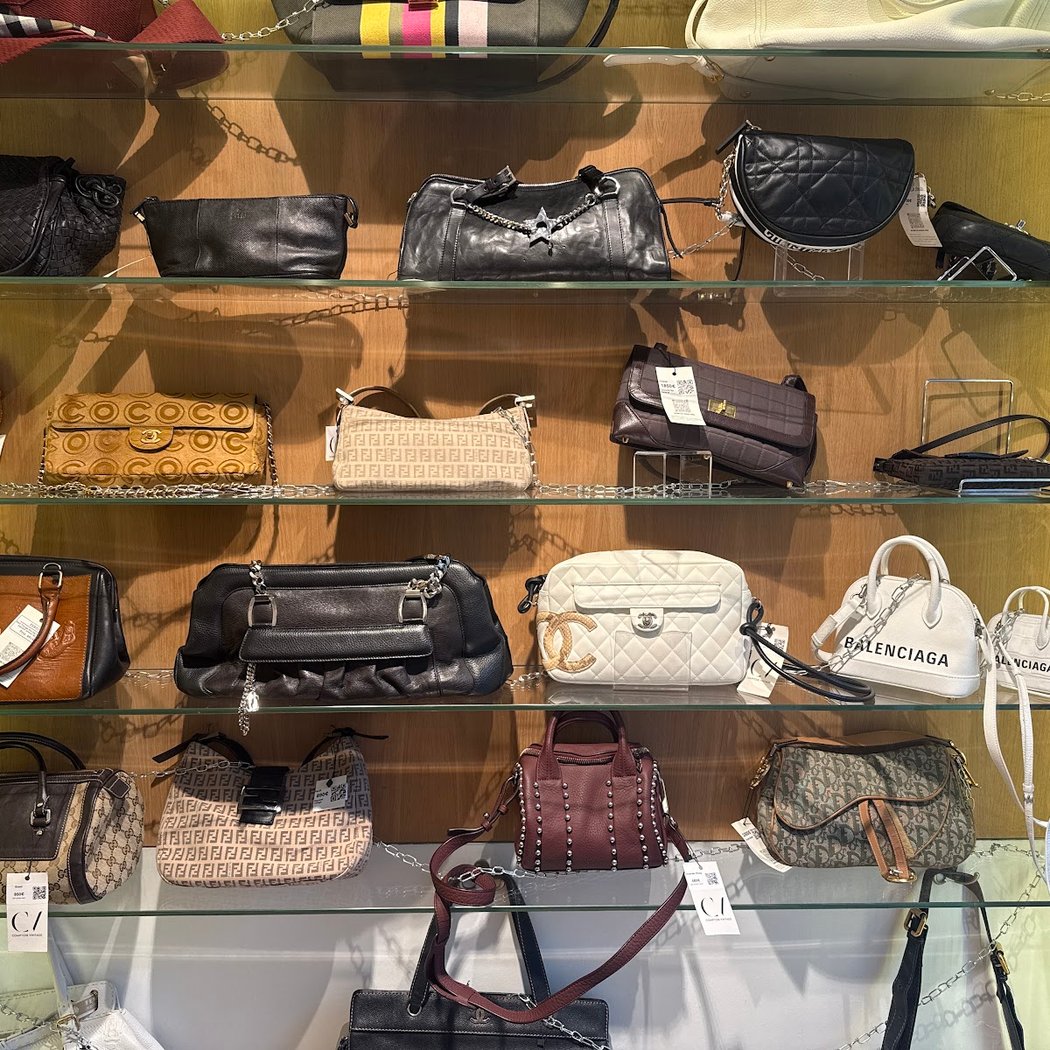 Comptoir Vintage - Luxury Vintage Store Paris 1